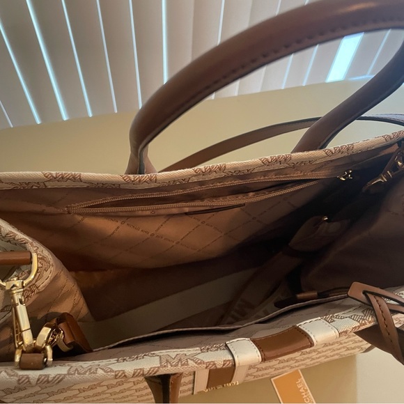 Large MK tote bag! - Picture 2 of 4